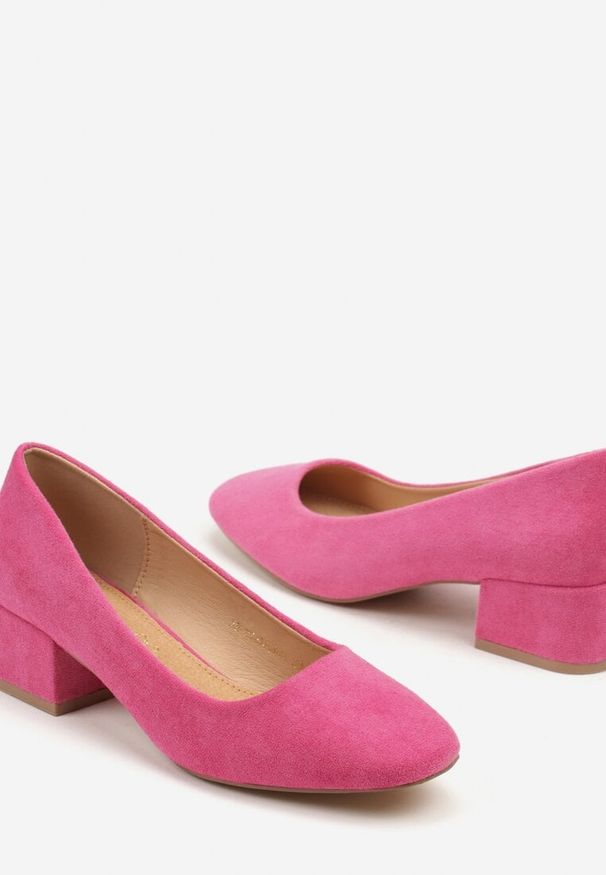 Renee - Fuksjowe Czółenka na Słupku Vices ze Skórzaną Wkładką Savirae. Okazja: na co dzień. Kolor: różowy. Materiał: skóra. Obcas: na słupku. Styl: elegancki, klasyczny, casual. Wysokość obcasa: niski