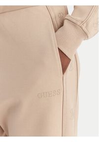 Guess Spodnie dresowe V5BB23 KCX22 Beżowy Regular Fit. Kolor: beżowy. Materiał: syntetyk #4