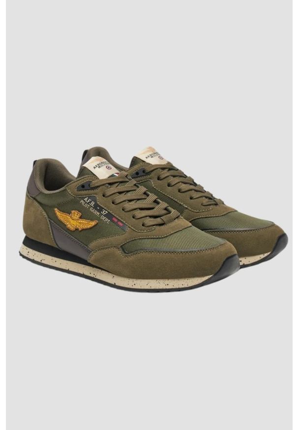 Aeronautica Militare - AERONAUTICA MILITARE Zielone sneakersy męskie Am With Eagle Crest. Kolor: zielony. Materiał: zamsz, tkanina. Wzór: aplikacja, moro