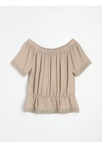 Sinsay - Koszulowa bluzka z haftowaną lamówką i wiskozą - kremowy. Kolor: kremowy. Materiał: wiskoza. Wzór: haft #1