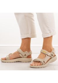 Beżowe sandały damskie Lee Cooper 4431. Zapięcie: rzepy. Kolor: beżowy. Materiał: tkanina. Sezon: lato, wiosna. Sport: turystyka piesza #1