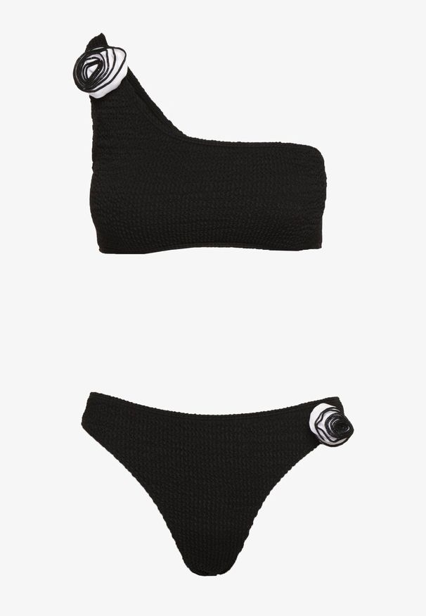 Renee - Czarne Bikini 2-Częściowe Asymetryczny Stanik i Majtki z Aplikacjami Kwiatu Namsilea. Kolor: czarny. Wzór: aplikacja, kwiaty