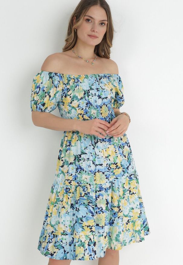 Born2be - Niebieska Sukienka z Hiszpańskim Dekoltem z Wiskozy w Kwiaty Beliitra. Typ kołnierza: dekolt hiszpanka. Kolor: niebieski. Materiał: wiskoza. Wzór: kwiaty