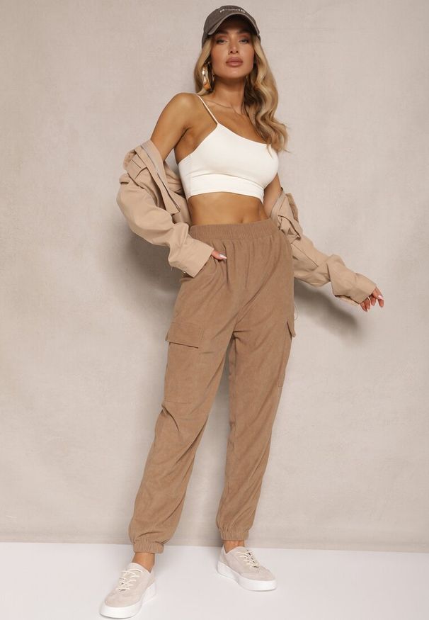 Renee - Brązowe Spodnie Typu Cargo High Waist Worseli. Okazja: na co dzień. Stan: podwyższony. Kolor: brązowy. Styl: casual, elegancki