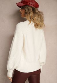 Renee - Jasnobeżowy Sweter z Bawełną i Wzorem w Motyle Galedi. Okazja: na co dzień. Kolor: beżowy. Materiał: bawełna. Styl: elegancki, casual #3