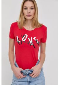 Love Moschino T-shirt damski kolor czerwony. Okazja: na co dzień. Kolor: czerwony. Materiał: dzianina. Wzór: nadruk. Styl: casual