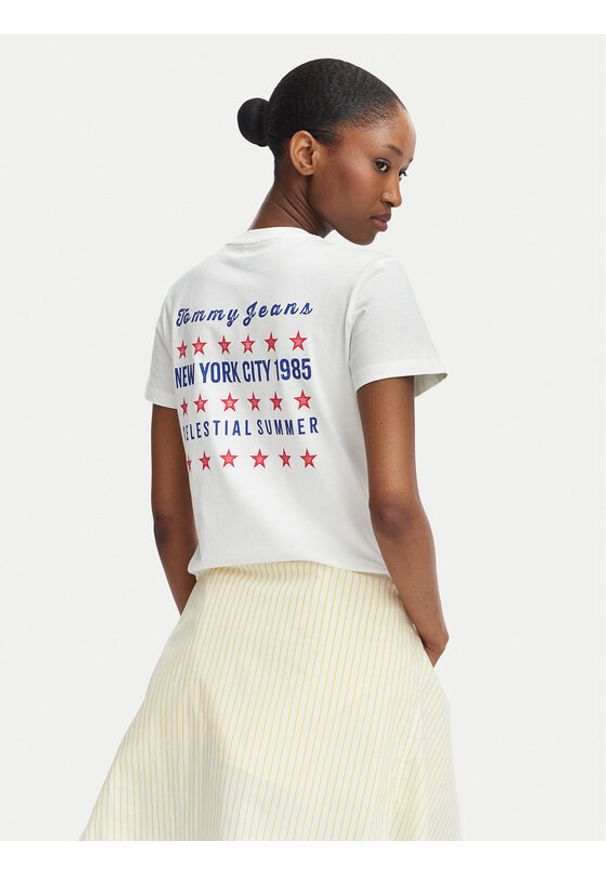 Tommy Jeans T-Shirt DW0DW23481 Biały Regular Fit. Kolor: biały. Materiał: bawełna