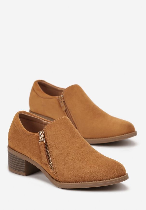 Born2be - Brązowe Półbuty na Niskim Słupku z Ozdobnym Suwakiem Aricca. Okazja: na co dzień. Kolor: brązowy. Materiał: jeans. Obcas: na słupku. Styl: casual, elegancki