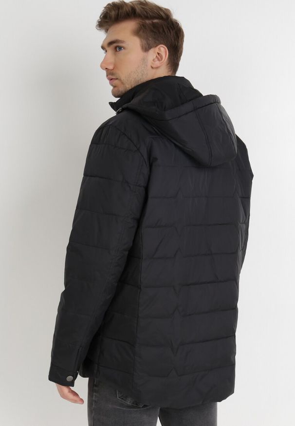 Born2be - Czarna Kurtka Agamocles. Okazja: na co dzień. Typ kołnierza: kołnierzyk stójkowy. Kolekcja: plus size. Kolor: czarny. Materiał: dresówka, tkanina, jeans. Styl: casual, klasyczny