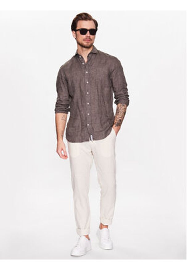 Lindbergh Spodnie materiałowe 30-008003 Beżowy Tapered Fit. Kolor: beżowy. Materiał: bawełna