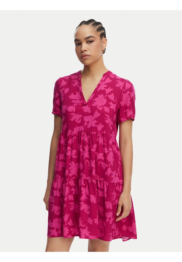 only - ONLY Sukienka letnia Nova 15222215 Różowy Regular Fit. Kolor: różowy. Materiał: wiskoza. Sezon: lato