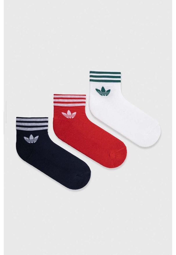 adidas Originals skarpetki 3-pack kolor granatowy. Kolor: niebieski. Materiał: włókno, materiał
