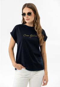 Volcano - Koszulka z napisem, Comfort Fit, T-CIA. Materiał: elastan, bawełna. Długość rękawa: krótki rękaw. Długość: krótkie. Wzór: napisy. Sezon: wiosna, lato. Styl: wakacyjny #1