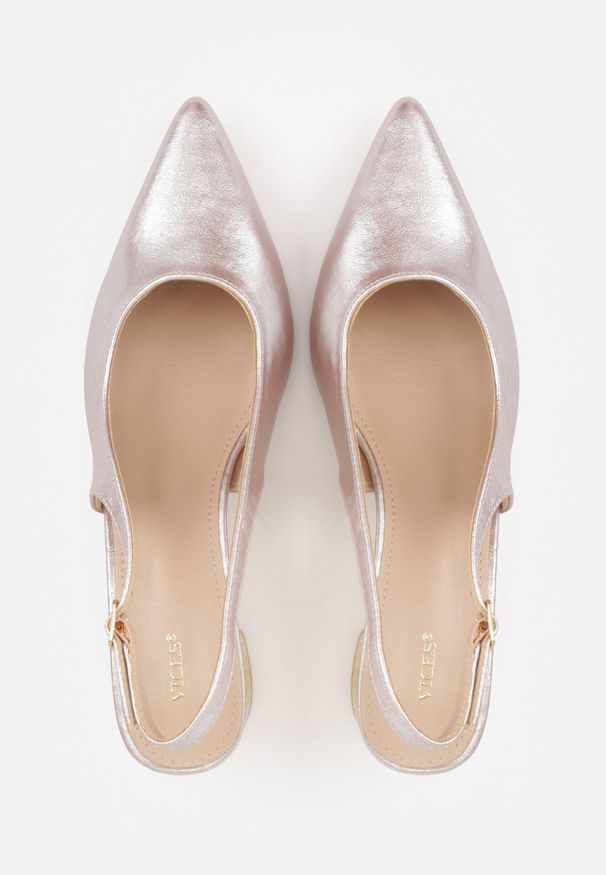 Renee - Szampańskie Czółenka Slingback VICES na Tłoczonym Słupku z Metalicznym Połyskiem Jenesa. Zapięcie: pasek. Kolor: złoty. Szerokość cholewki: normalna. Obcas: na słupku