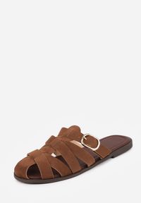 Renee - Brązowe Klapki Gladiatorki z Ozdobną Sprzączką Lusanatia. Okazja: na co dzień. Kolor: brązowy. Styl: casual #6