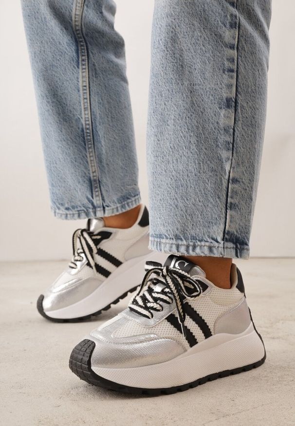 Renee - Srebrne Streetwearowe Sneakersy Chunky VICES na Platformie Ilnatea. Okazja: na co dzień. Kolor: srebrny. Materiał: jeans. Obcas: na platformie. Sport: fitness