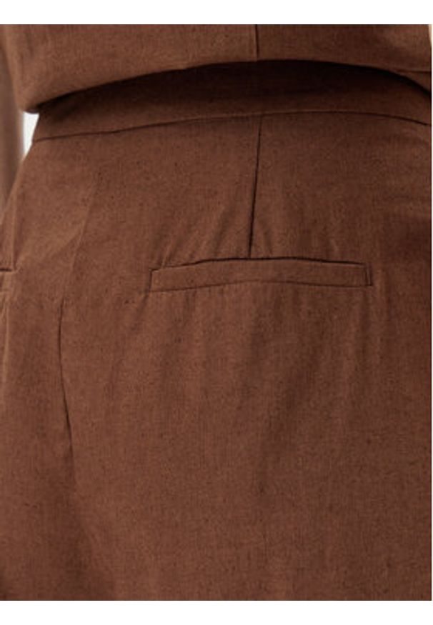 Barbour Spodnie materiałowe Barbour Lucy LTR0384BR53 Brązowy Regular Fit. Kolor: brązowy. Materiał: bawełna