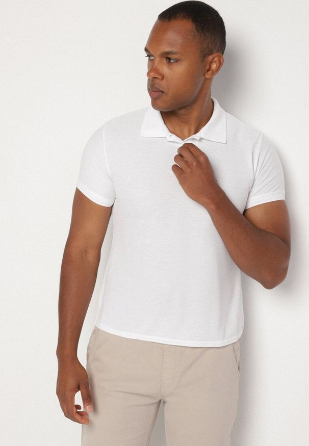 Born2be - Biały T-shirt Polo z Bawełną Fodelira. Okazja: na co dzień. Typ kołnierza: polo. Kolor: biały. Materiał: bawełna. Styl: klasyczny, elegancki, casual