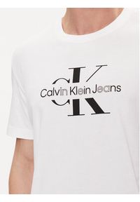 Calvin Klein Jeans T-Shirt Distrupted J30J325190 Biały Regular Fit. Kolor: biały. Materiał: bawełna #5