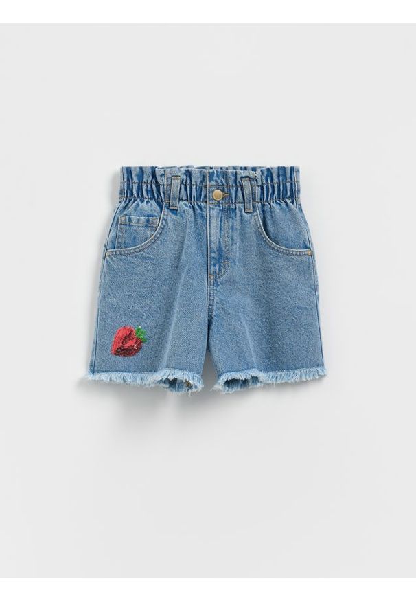 Reserved - Jeansowe szorty z aplikacją - niebieski. Kolor: niebieski. Materiał: jeans. Wzór: aplikacja