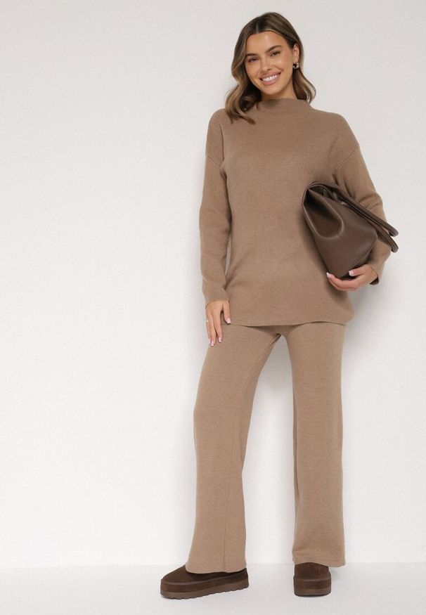 Born2be - Ciemnobeżowy Dzianinowy Komplet z Bawełną i Wełną Długi Sweter i Szerokie Spodnie Reinesa. Kolor: beżowy. Materiał: wełna, bawełna, dzianina