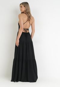Born2be - Czarna Maxi Sukienka na Cienkich Ramiączkach z Wiązaniem na Tyle Ozdobiona Falbankami Beatrics. Typ kołnierza: kołnierz z falbankami. Kolor: czarny. Długość rękawa: na ramiączkach. Wzór: aplikacja. Długość: maxi #3