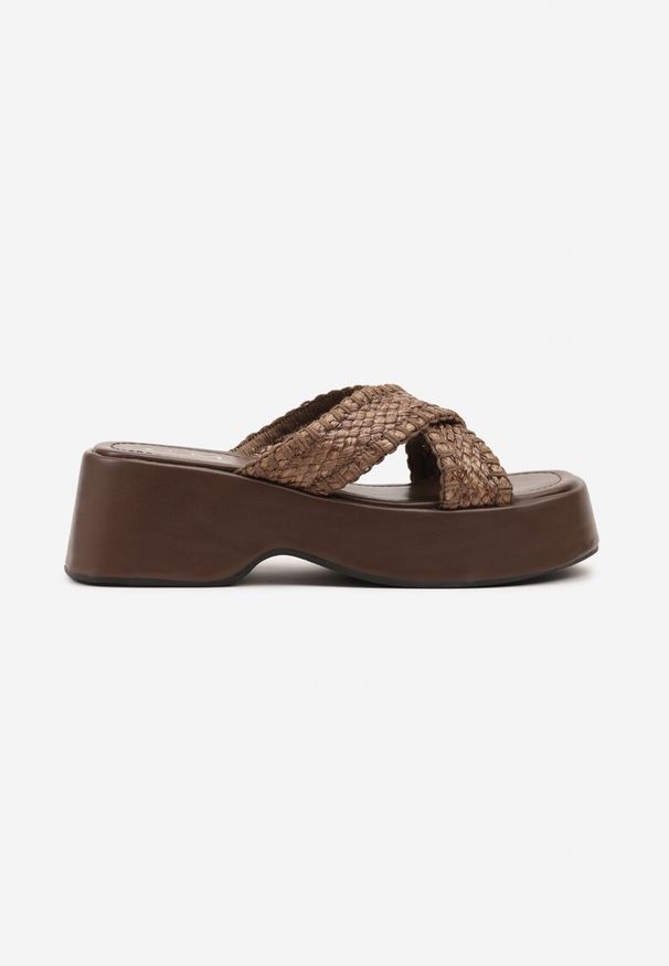Born2be - Brązowe Klapki ze Skrzyżowanymi Paskami z Plecionki Naldell. Okazja: na co dzień. Kolor: brązowy. Materiał: jeans. Wzór: paski. Obcas: na koturnie. Styl: elegancki, casual