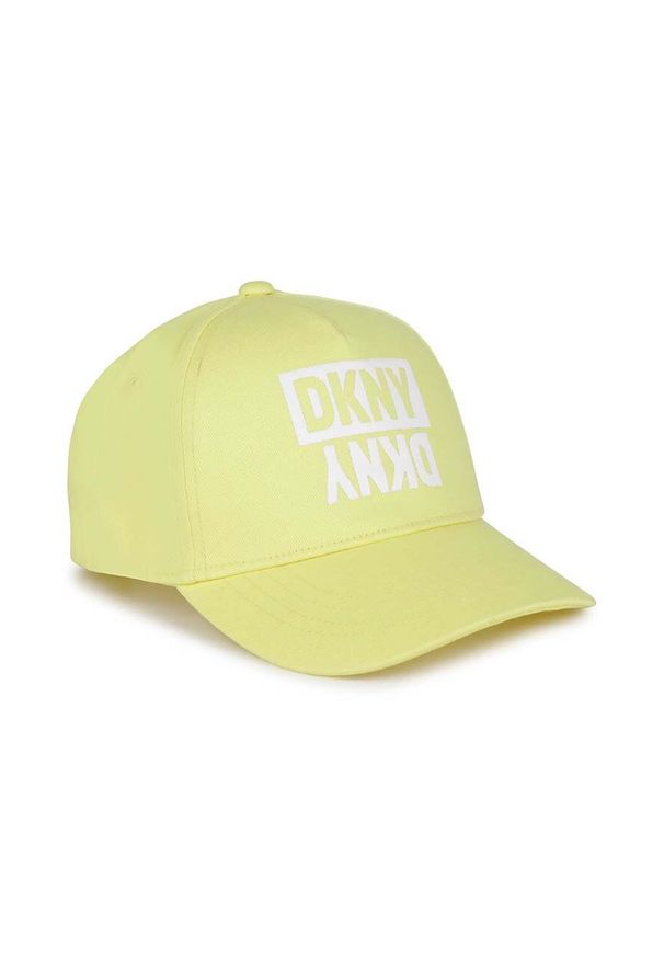 DKNY - Dkny czapka z daszkiem bawełniana dziecięca kolor żółty z nadrukiem. Kolor: żółty. Materiał: bawełna. Wzór: nadruk