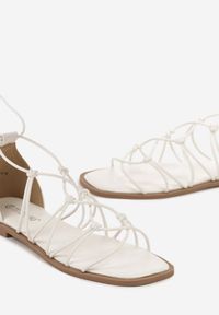 Born2be - Białe Sandały w Stylu Rzymianek z Ozdobnymi Supełkami Nilarissa. Okazja: na co dzień. Kolor: biały. Styl: elegancki, casual