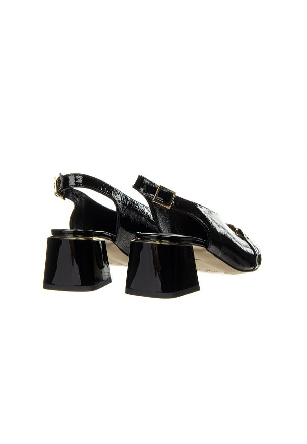 Sandały Bayla-159 4618 090-P Czarny Naplak 159140, Skóra naturalna. Zapięcie: pasek. Kolor: czarny. Materiał: skóra. Wzór: aplikacja. Obcas: na obcasie. Wysokość obcasa: średni