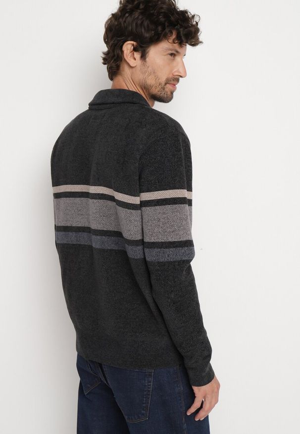 Born2be - Ciemnoszary Sweter Golf z Wełną Zapinany na Suwak przy Dekolcie Dailaia. Typ kołnierza: golf. Kolor: szary. Materiał: wełna. Sezon: zima