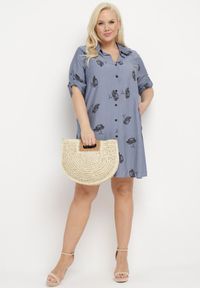 Born2be - Granatowa Koszulowa Sukienka z Guzikami i Regulowanymi Rękawami Xatella. Kolekcja: plus size. Kolor: niebieski. Wzór: kwiaty. Typ sukienki: koszulowe #5