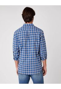 Wrangler - KOSZULA MĘSKA WRANGLER LS 1PKT BUTTON DOWN NAVY W5A3TS114 112130036. Typ kołnierza: button down