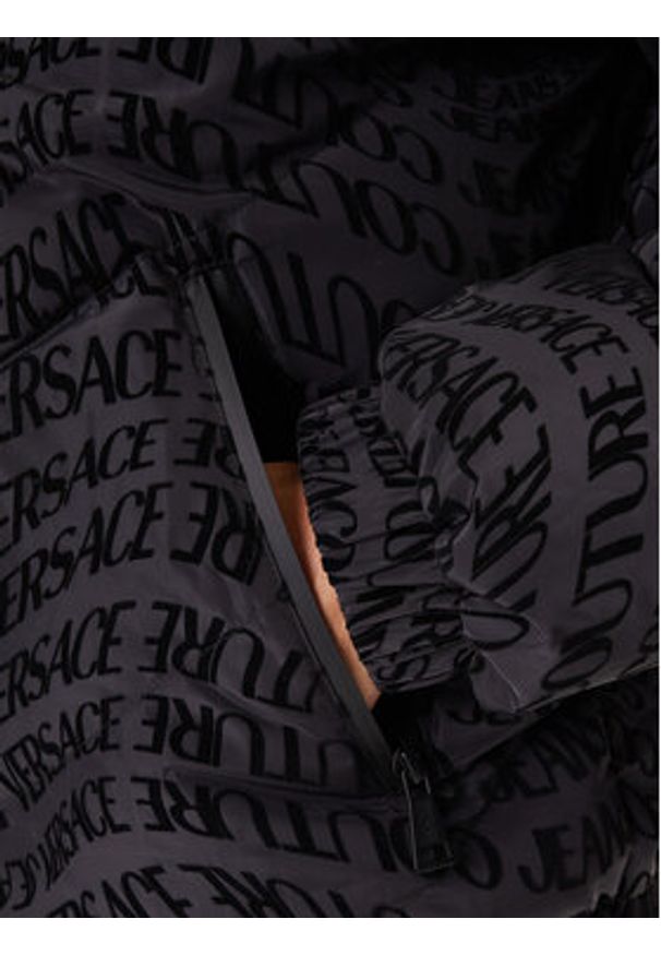 Versace Jeans Kurtka zimowa 79GAUD04 Czarny Regular Fit. Kolor: czarny. Materiał: syntetyk. Sezon: zima