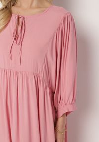 Born2be - Różowa Rozkloszowana Sukienka z Wiskozy z Wiązaniem przy Dekolcie Tilania. Okazja: na co dzień. Kolor: różowy. Materiał: wiskoza. Styl: casual #5