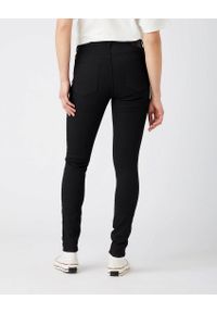 Wrangler - WRANGLER HIGH RISE SKINNY DAMSKIE SPODNIE JEANSOWE FUTURE BLACK W27H4230N. Okazja: na spotkanie biznesowe, do pracy. Stan: podwyższony. Długość: krótkie. Wzór: kolorowy, aplikacja. Styl: elegancki, biznesowy