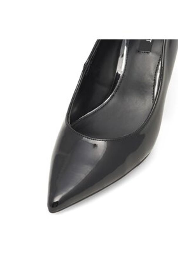 Nine West Szpilki SJ1489 Czarny. Kolor: czarny. Materiał: skóra. Obcas: na szpilce