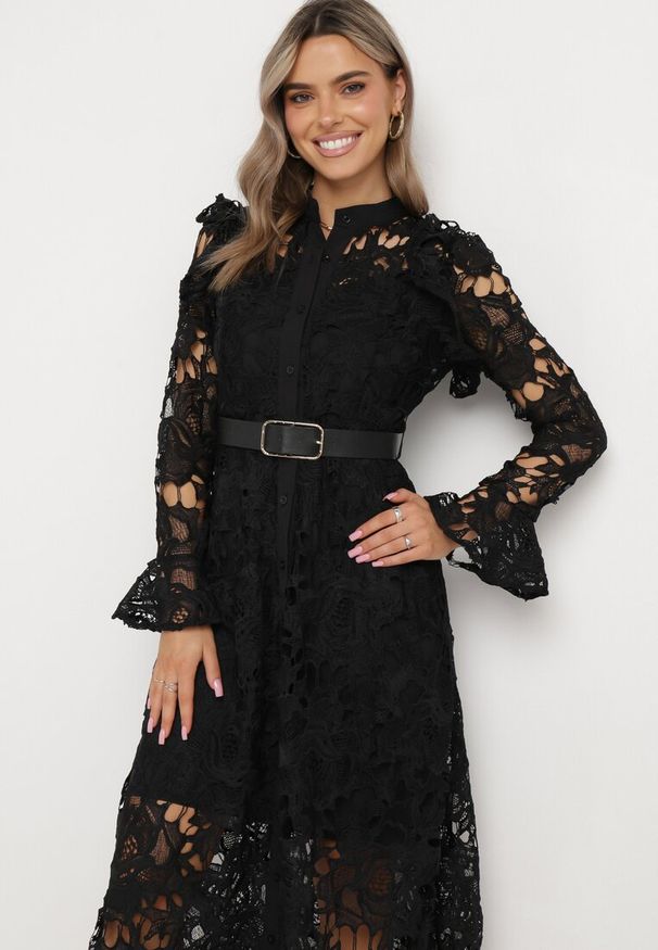 Born2be - Czarna Sukienka Maxi Koronkowa z Paskiem z Ekoskóry Dodatkowo Halka Fesumma. Kolor: czarny. Materiał: koronka. Długość rękawa: na ramiączkach. Długość: maxi