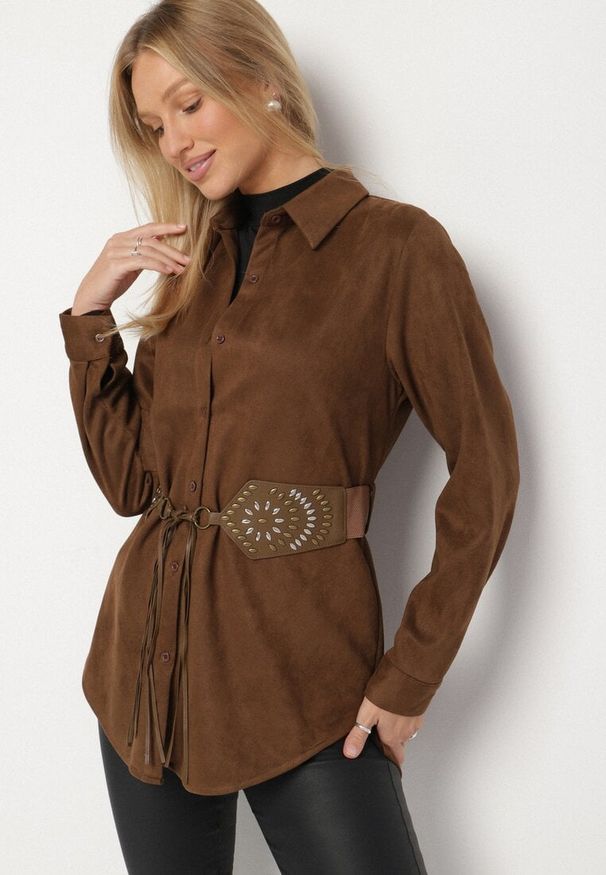 Born2be - Brązowa Koszula z Dodatkowym Paskiem z Frędzlami w Stylu Boho Unesa. Kolor: brązowy. Materiał: jeans, satyna. Styl: boho