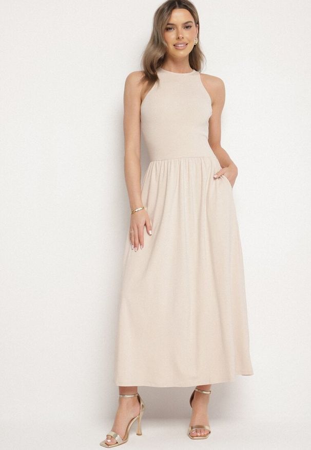 Born2be - Jasnobeżowa Sukienka Bawełniana Rozkloszowana bez Rękawów z Kieszonkami Efrinara. Okazja: na co dzień. Kolor: beżowy. Materiał: bawełna. Długość rękawa: bez rękawów. Sezon: lato. Typ sukienki: rozkloszowane. Styl: klasyczny, casual, elegancki. Długość: maxi