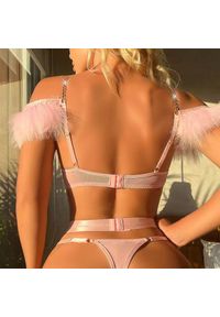 Intica - Komplet bielizny z łańcuszkiem i piórkami na specjalne okazje Sudie. Kolor: różowy. Materiał: tkanina. Wzór: haft #2