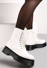 Born2be - Białe Botki Workery na Platformie ze Sznurowaniem Ixuelli. Nosek buta: okrągły. Kolor: biały. Materiał: skóra, jeans, dzianina. Obcas: na platformie. Styl: klasyczny, elegancki #2