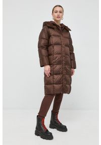 Marella kurtka puchowa damska kolor brązowy zimowa. Okazja: na co dzień. Typ kołnierza: kaptur. Kolor: brązowy. Materiał: puch. Sezon: zima. Styl: casual #1