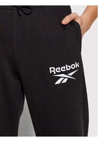 Reebok Spodnie dresowe Identity Logo GR9400 Czarny Regular Fit. Kolor: czarny. Materiał: dresówka, bawełna #4