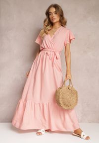 Renee - Różowa Rozkloszowana Sukienka Maxi z Gumką w Talii i Falbankami Tracia. Typ kołnierza: kołnierz z falbankami. Kolor: różowy. Materiał: materiał. Typ sukienki: kopertowe. Długość: maxi #5