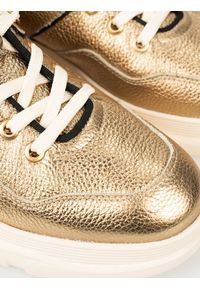 Geox Sneakersy Macaone B | D04HZB 000CF | Macaone B | Kobieta | Złoty. Wysokość cholewki: za kostkę. Kolor: złoty. Materiał: skóra ekologiczna. Wzór: aplikacja