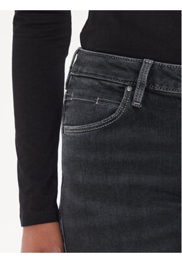 Guess Jeansy W4YA0I D5DY1 Czarny Regular Fit. Kolor: czarny