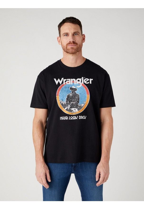 Wrangler - WRANGLER AMERICANA TEE MĘSKI T-SHIRT KOSZULKA LOGO NADRUK W7CBEE100. Wzór: nadruk