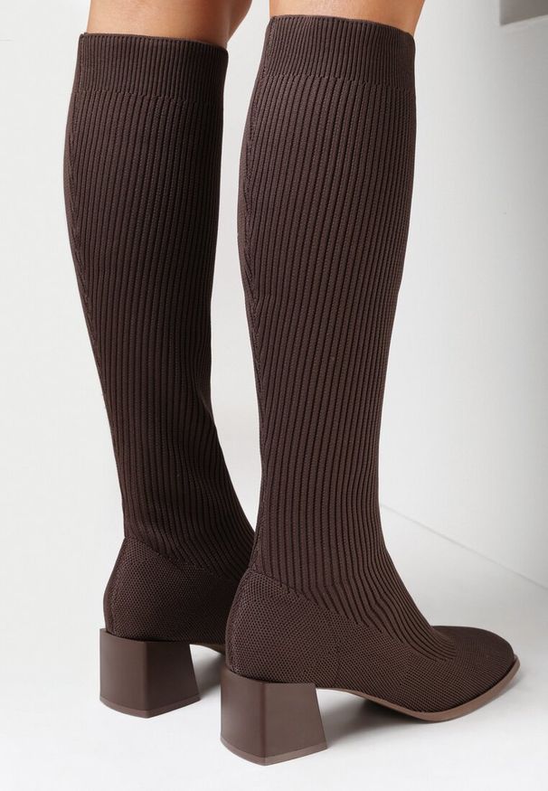 Born2be - Brązowe Kozaki z Elastyczną Cholewką Melaste. Okazja: na co dzień. Zapięcie: bez zapięcia. Kolor: brązowy. Materiał: dzianina, skóra. Szerokość cholewki: normalna. Styl: casual, klasyczny