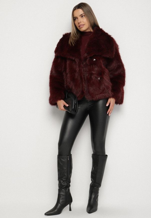 Born2be - Bordowa Kurtka Futro z Wsuwanymi Kieszeniami Liriena. Okazja: na spacer, na co dzień. Kolor: czerwony. Materiał: futro. Styl: klasyczny, casual, elegancki